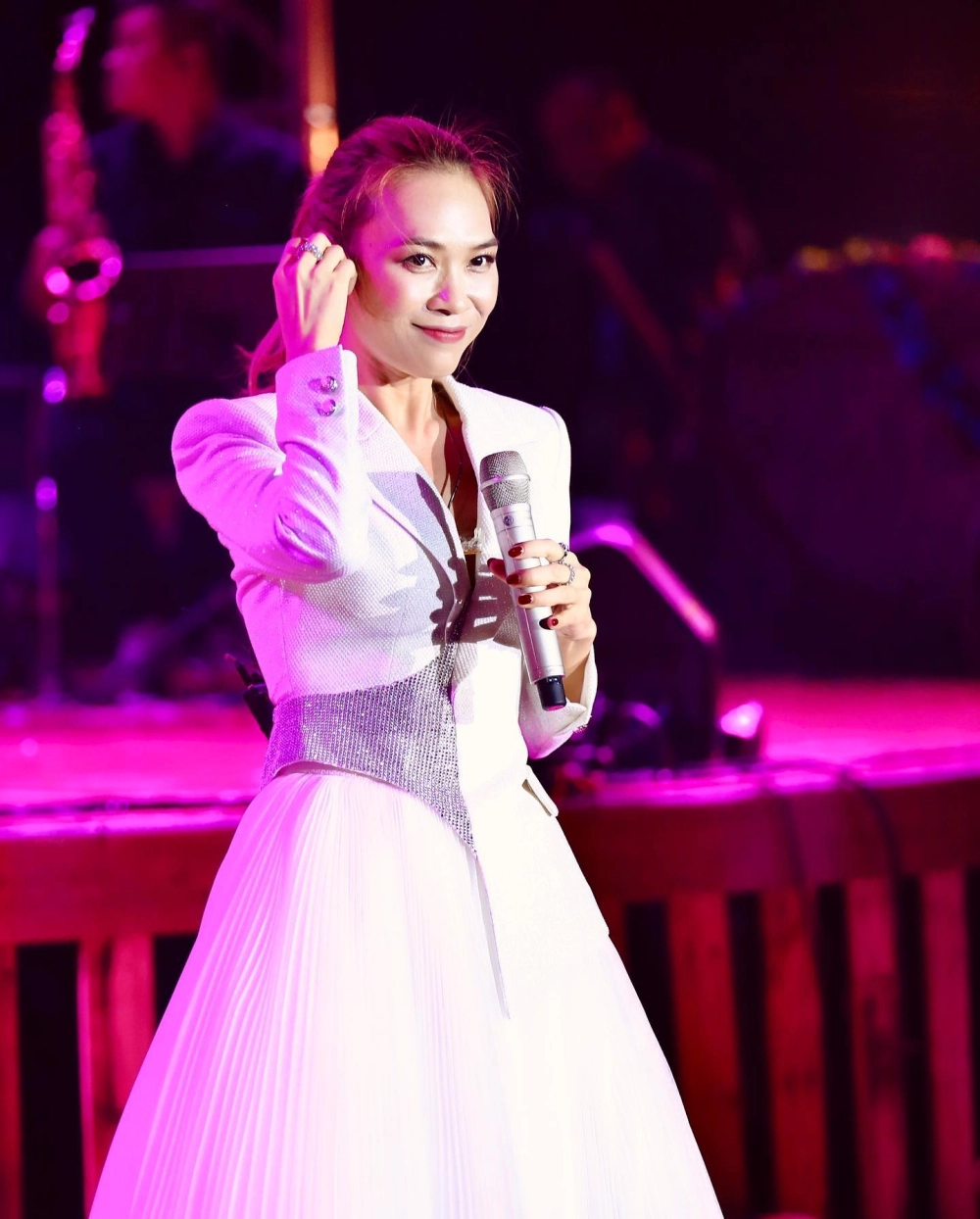 Thưởng thức karaoke mỹ tâm với chất giọng đầy cảm xúc