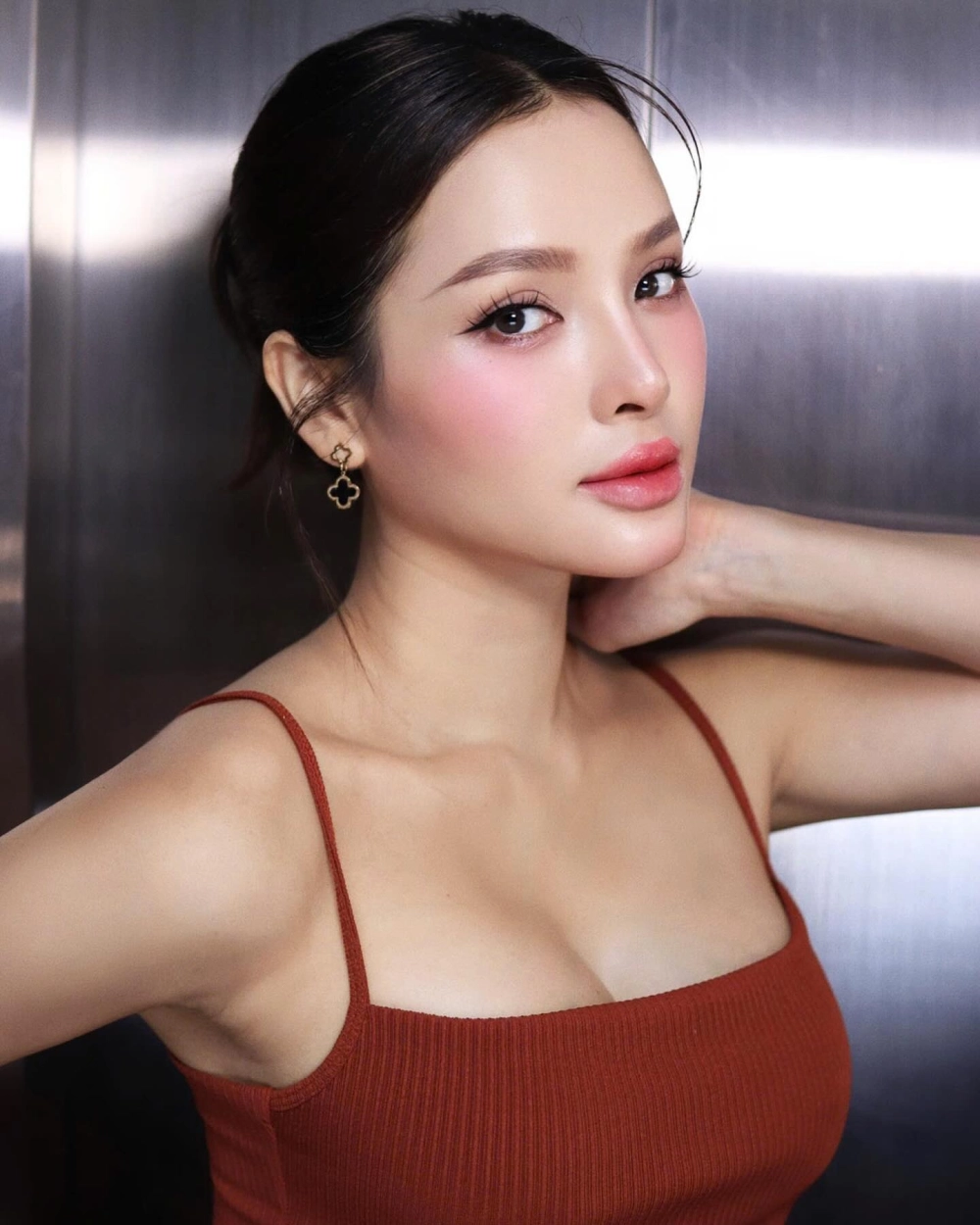 Phương Trinh Jolie chiều cao 1m68 cùng vóc dáng chuẩn