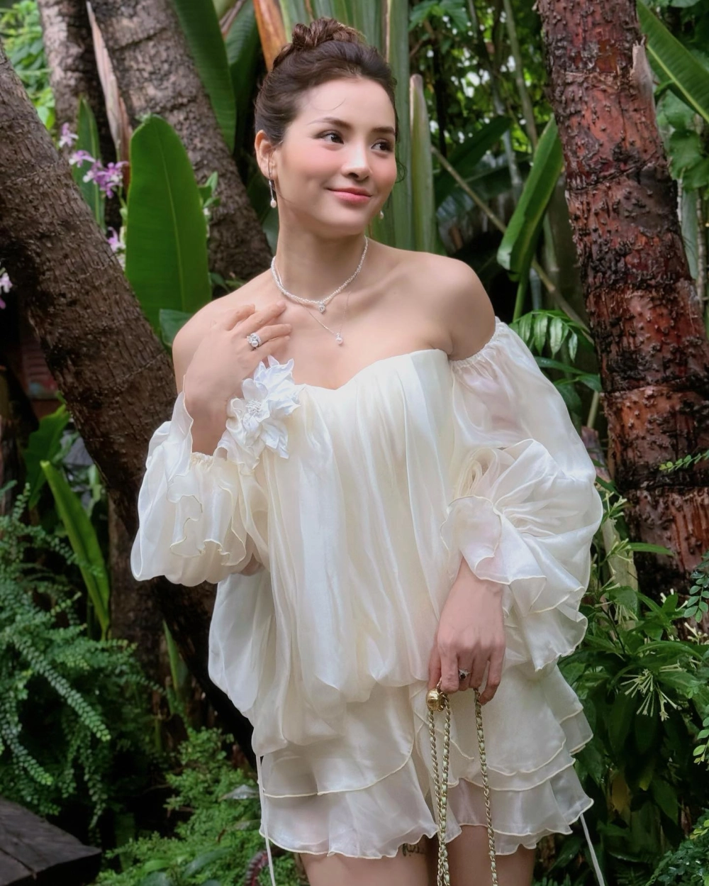 Sự thật về Phương Trinh Jolie phẫu thuật thẩm mỹ
