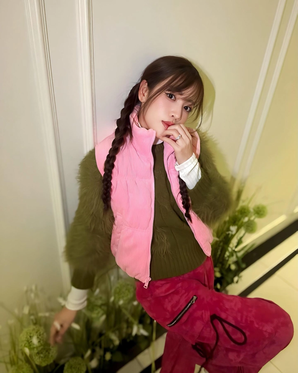 Dáng chuẩn và thần thái tự tin dù Puka height không quá nổi bật