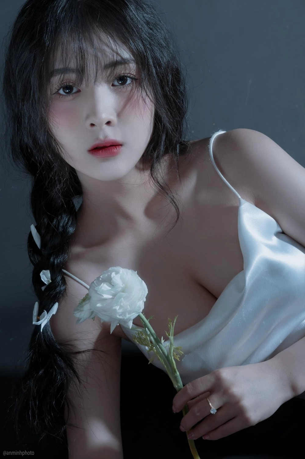 Quỳnh Alee nổi bật với phong cách cá tính và cuốn hút
