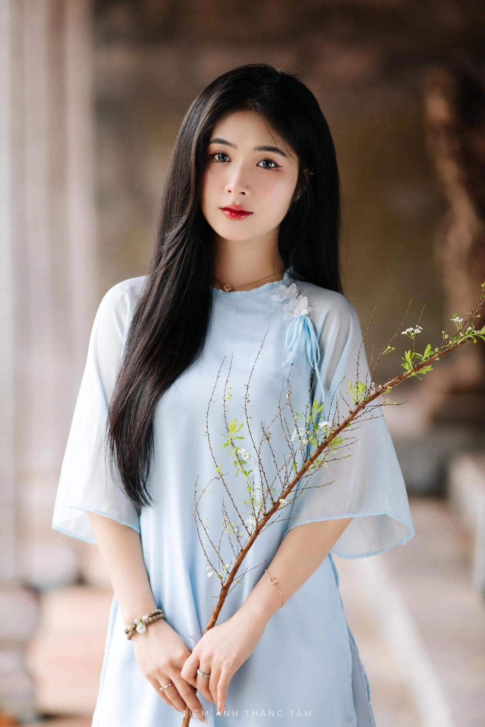 Quỳnh Alee đẩy xe bò gây cười nhưng cũng đầy ý nghĩa