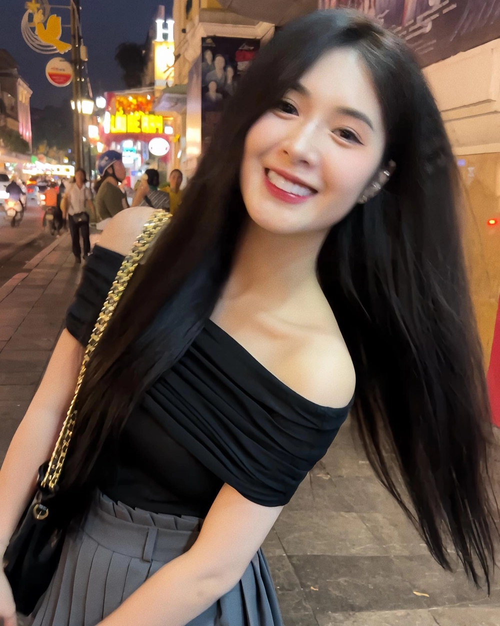 Tiktok Quỳnh Alee liên tục gây sốt với nội dung độc lạ