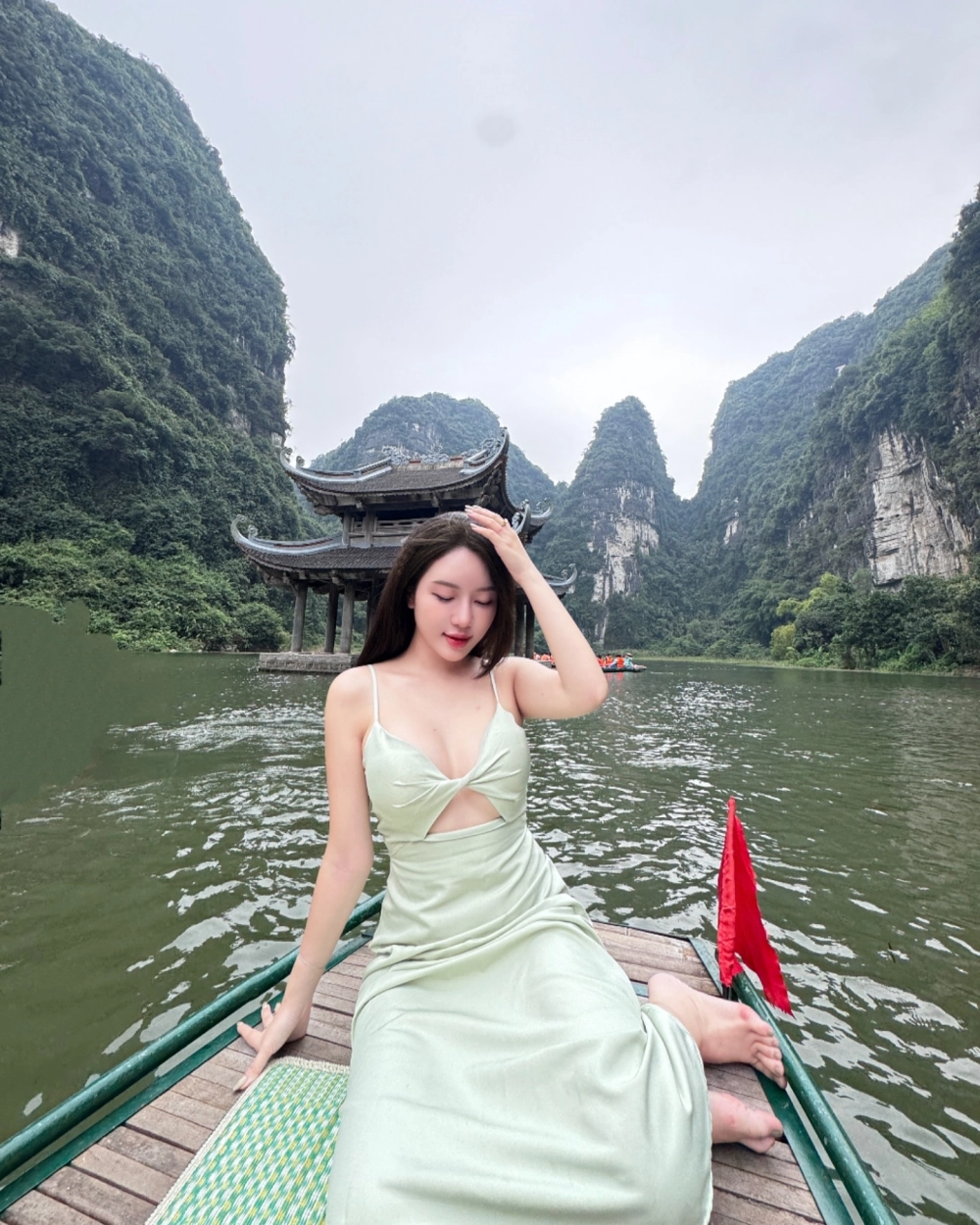 Quỳnh Trang Video ghi lại khoảnh khắc thăng hoa trên sân khấu