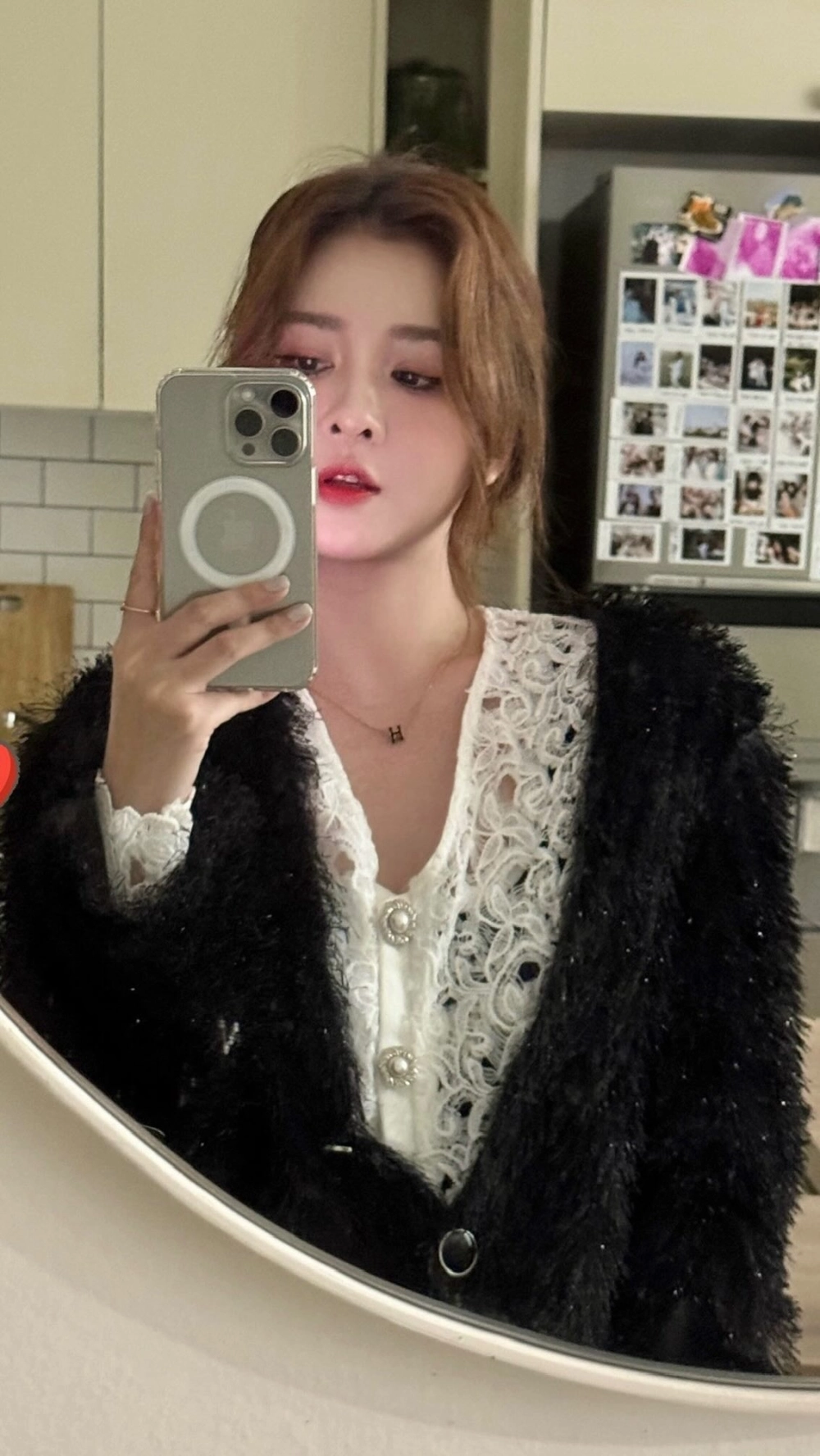 Khoảnh khắc tình cảm của anh Ribi Sachi và bạn bè gây chú ý