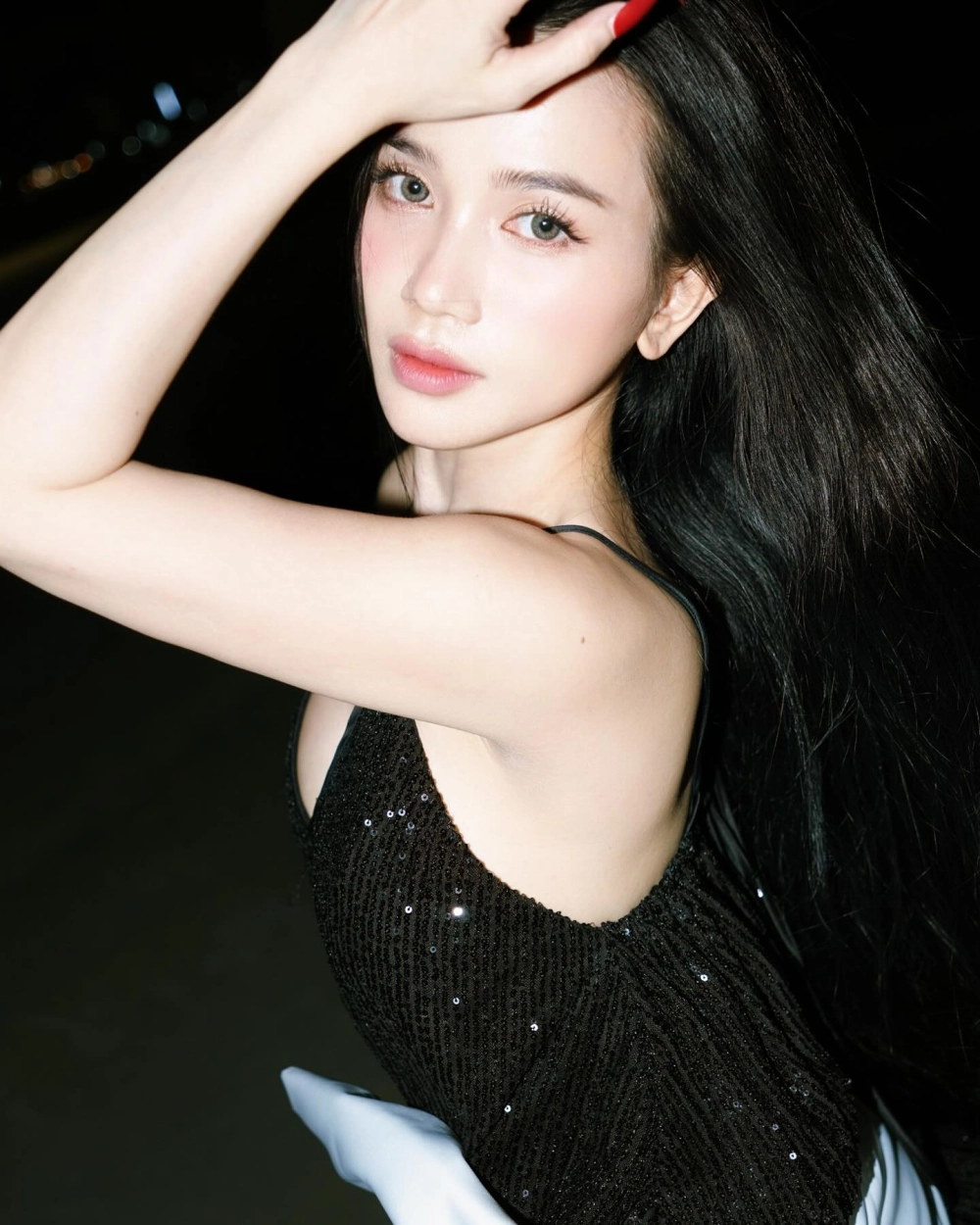 Thân hình chuẩn nhờ Sĩ Thanh số đo 3 vòng đáng mơ ước