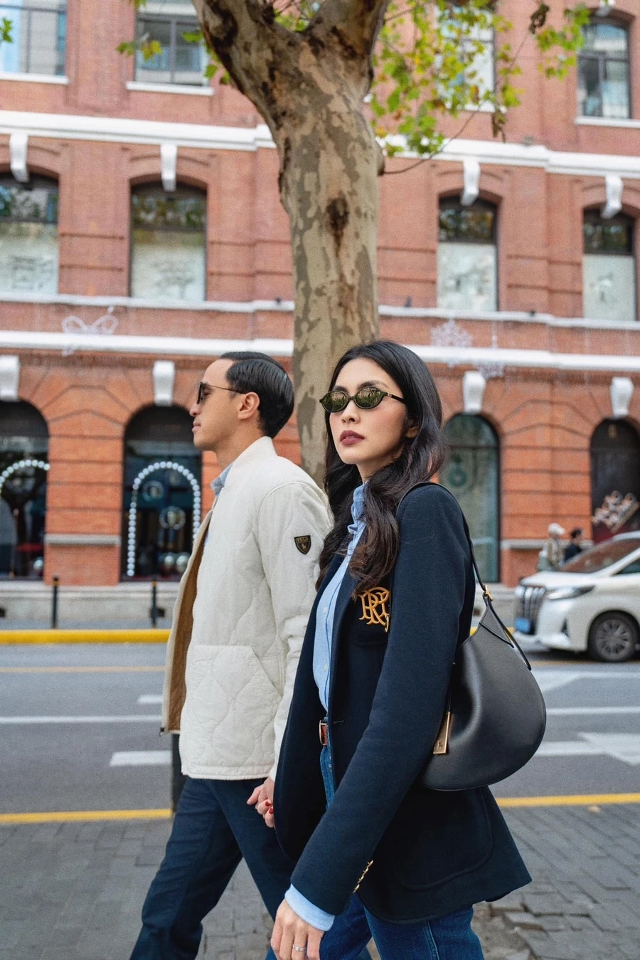 Tăng Thanh Hà nói tiếng Anh lưu loát, phong cách chuyên nghiệp