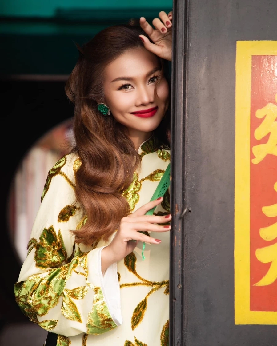 Thanh Hằng toát lên vẻ sang trọng trong từng đường nét ảnh