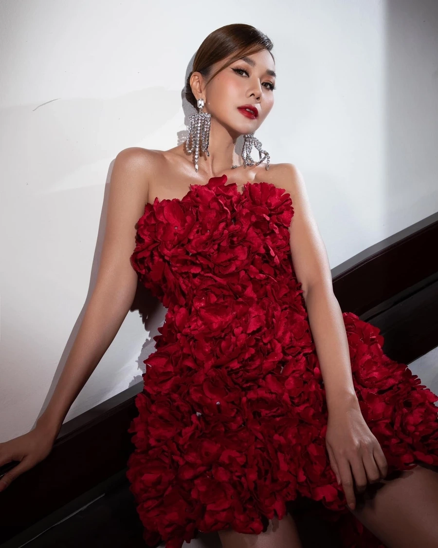 Hoa hậu Thanh Hằng đăng quang với vẻ đẹp trí tuệ và tài năng