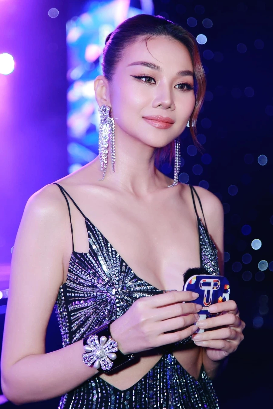 MC Thanh Hằng dẫn chương trình với phong cách chuyên nghiệp