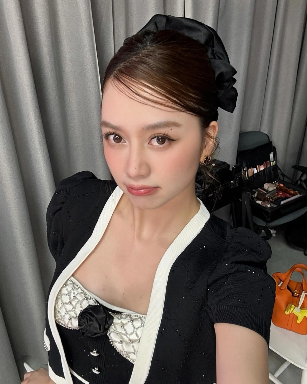 Thiều Bảo Trang livestream đầy cảm xúc thu hút lượt xem lớn