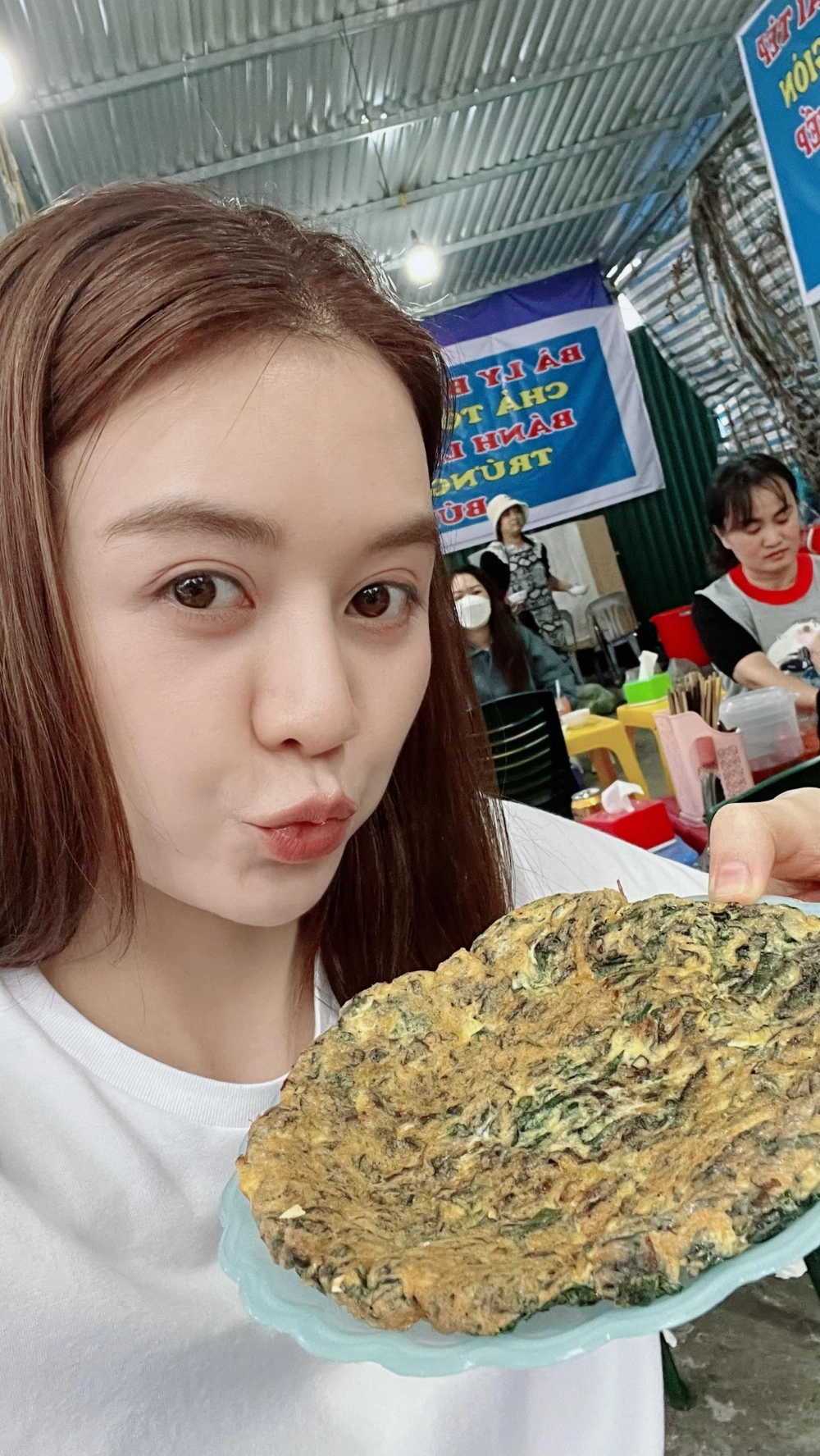 Khám phá cuộc đời qua ảnh của Thiều Bảo Trang tiểu sử