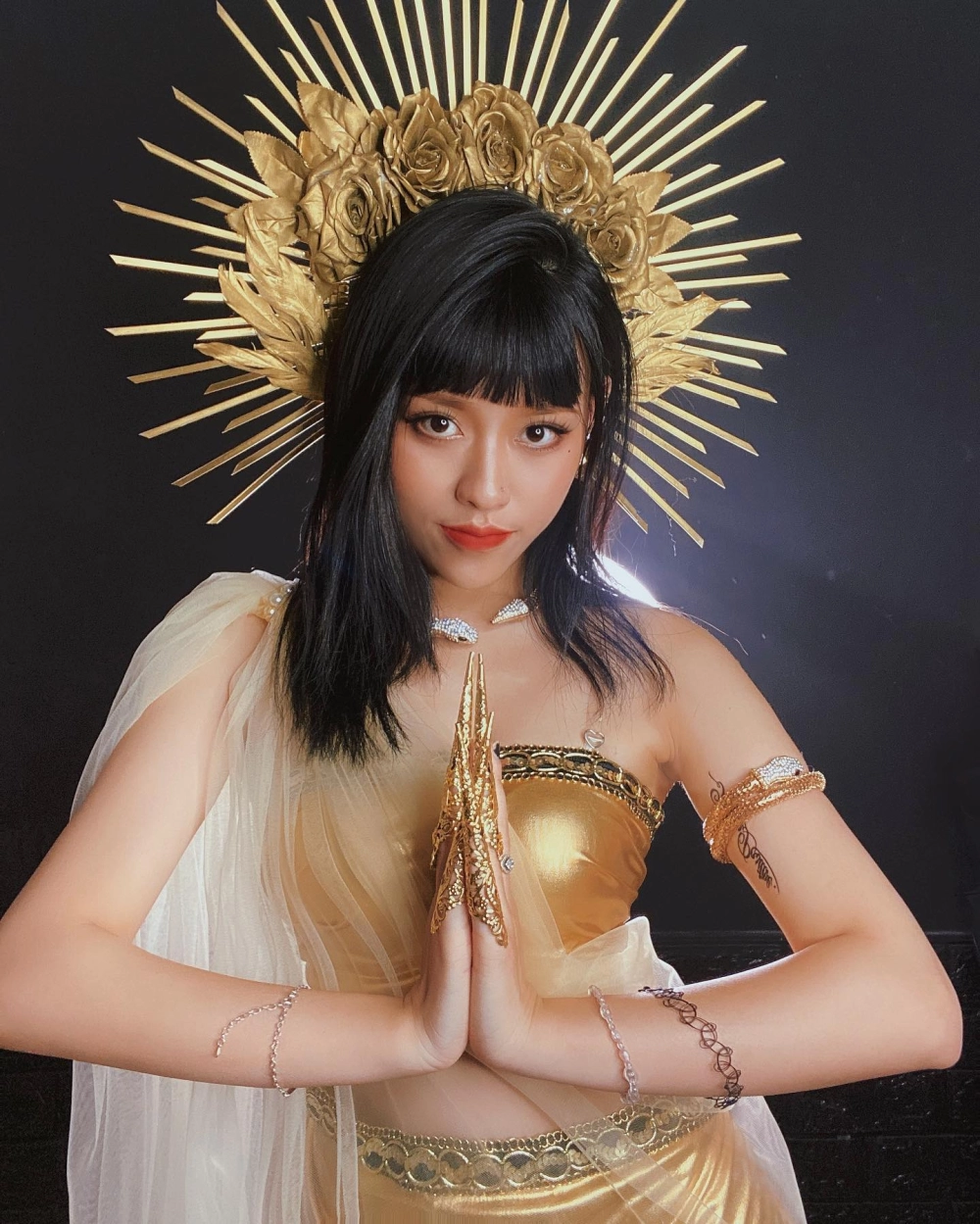 Trà Đặng ăn siêu dễ thương khiến fan phát cuồng