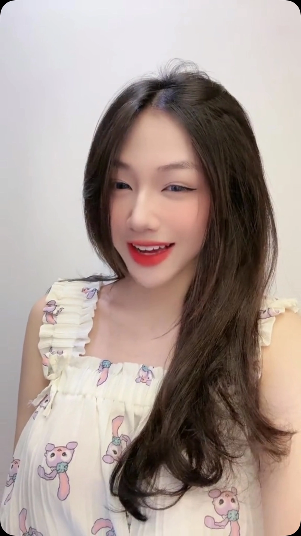 Trần Hà Linh bao nhiêu tuổi là chủ đề khiến dân mạng tò mò