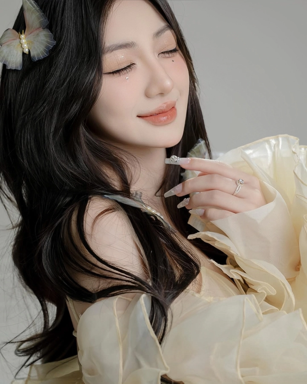 Trần Hà Linh top 1 sever với màn trình diễn xuất sắc