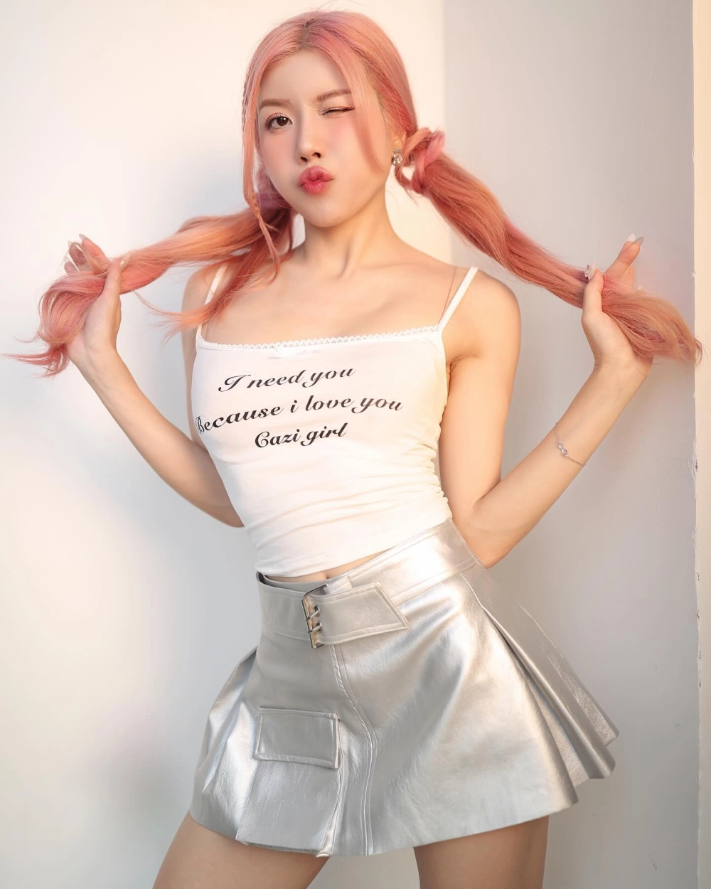 Fan tò mò Trang Pháp chiều cao bao nhiêu trong đời thực