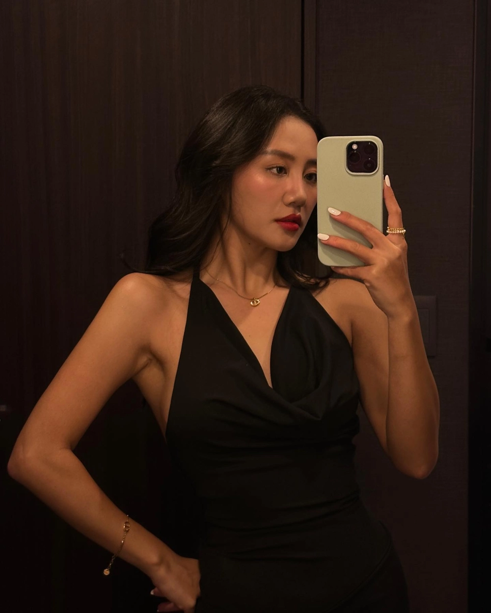 Cảm nhận chiều sâu ca từ từ bản hit Không Bằng Văn Mai Hương