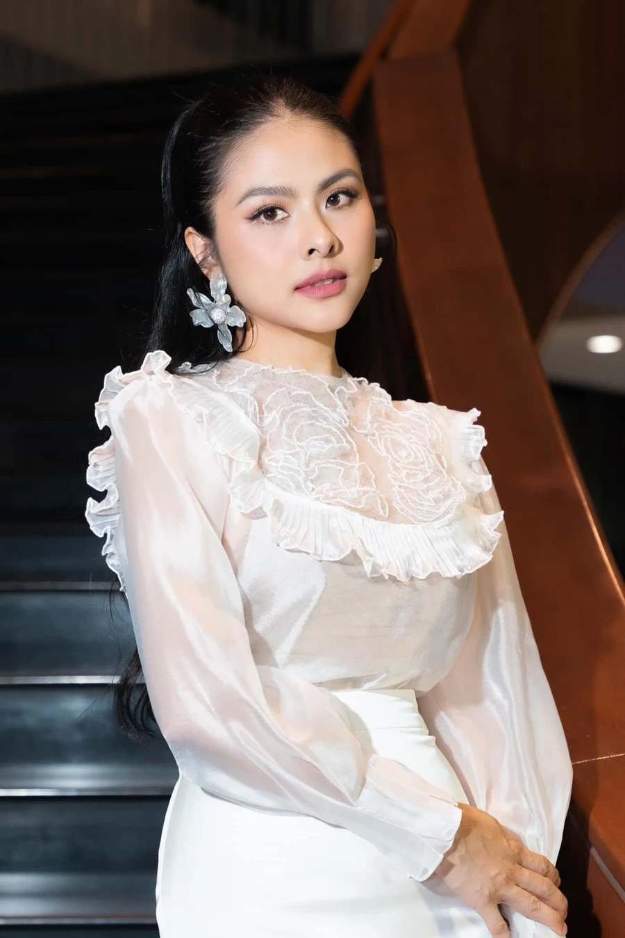 Vân Trang chiều cao lý tưởng giúp cô nổi bật trong mọi khung hình