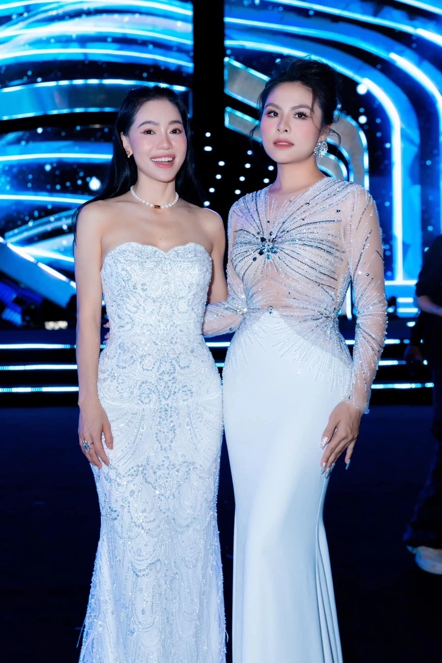 Vân Trang áo dài duyên dáng, tôn vinh vẻ đẹp truyền thống Việt Nam