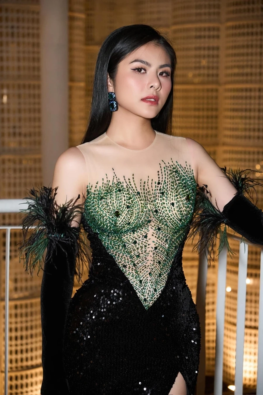 Vân Trang sinh năm 1990, là biểu tượng của thế hệ diễn viên trẻ tài năng