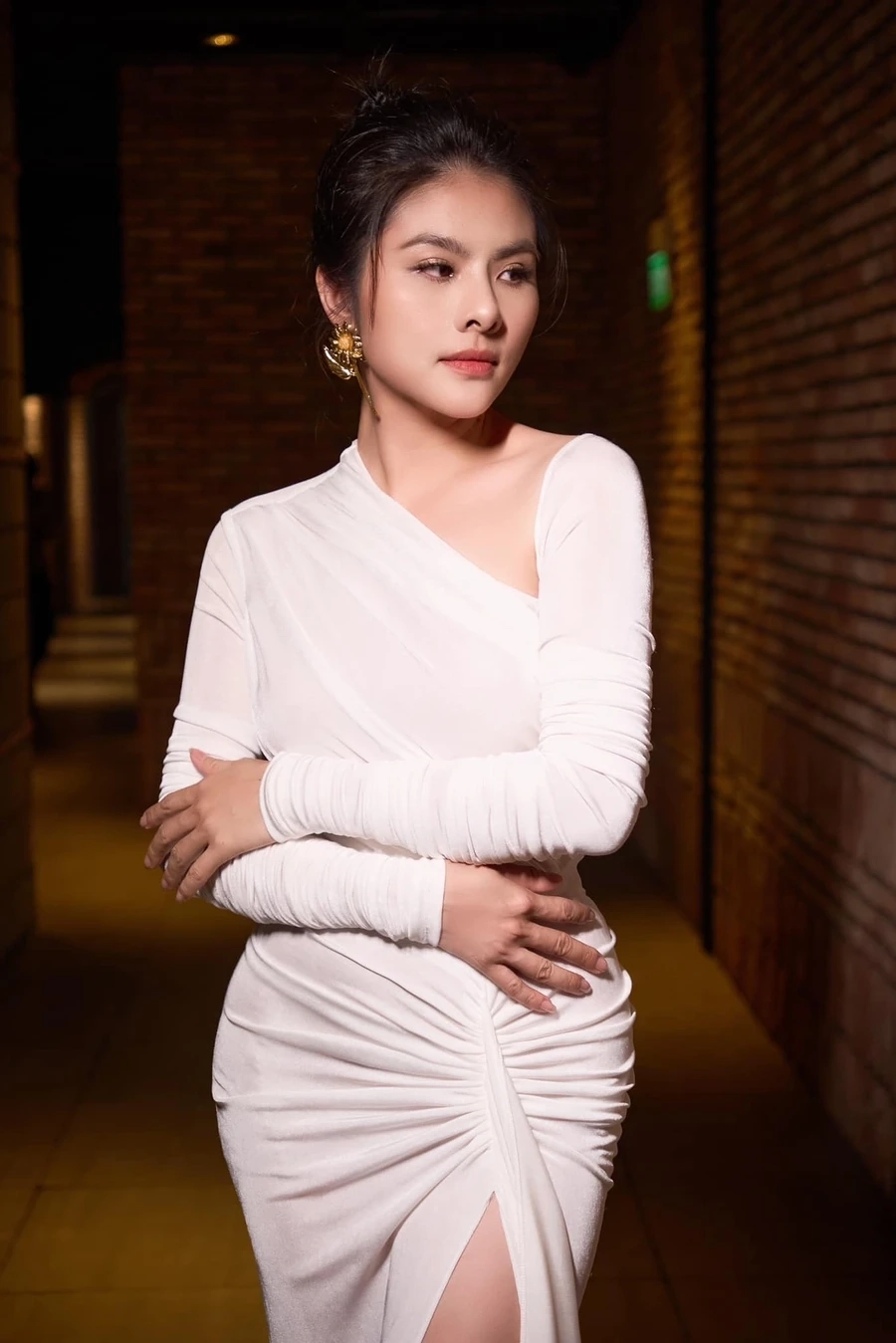 Vân Trang tuổi 35 vẫn giữ được phong độ và sức hút trong làng giải trí