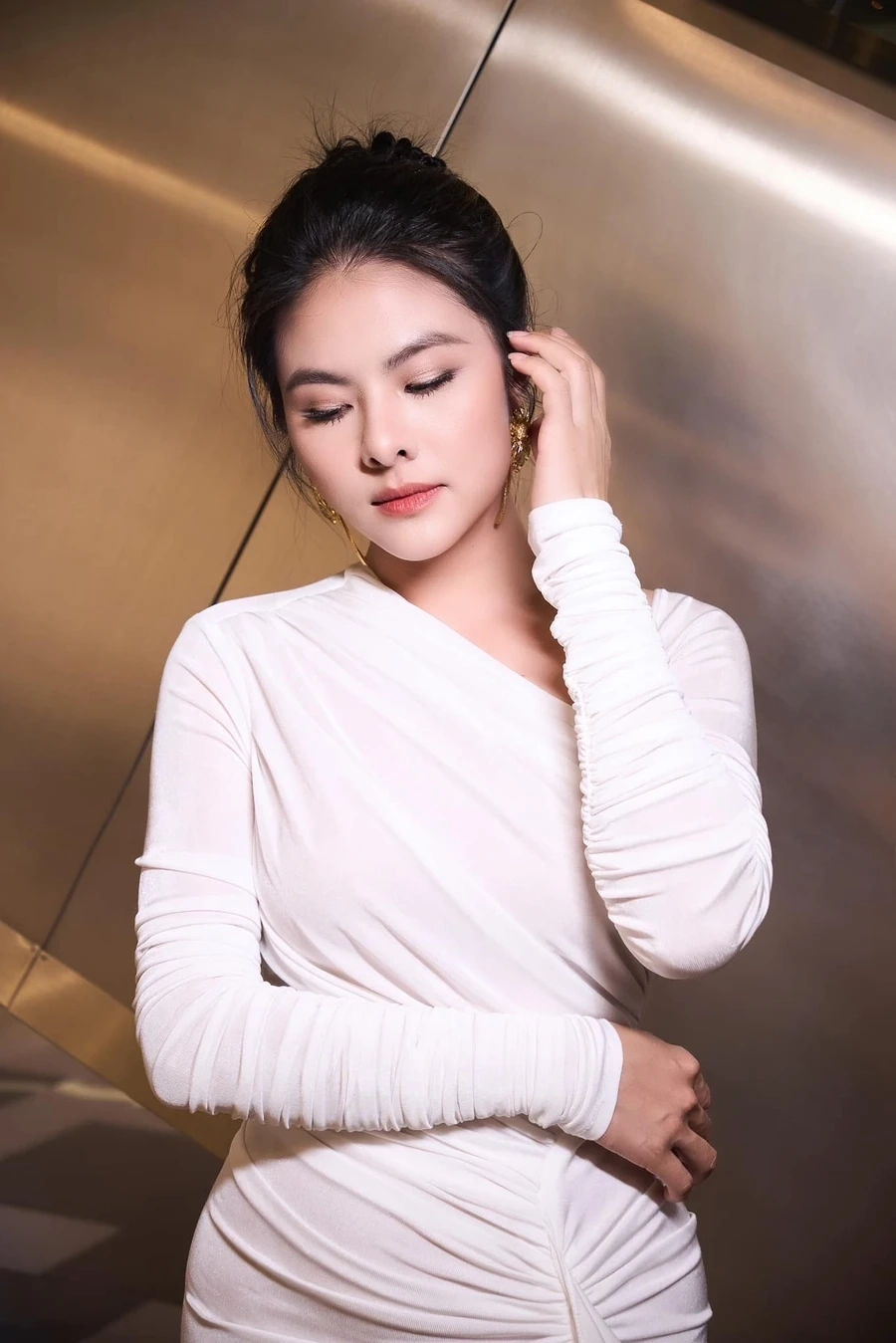 Hình ảnh diễn viên Vân Trang luôn toát lên vẻ đẹp thanh lịch và cuốn hút