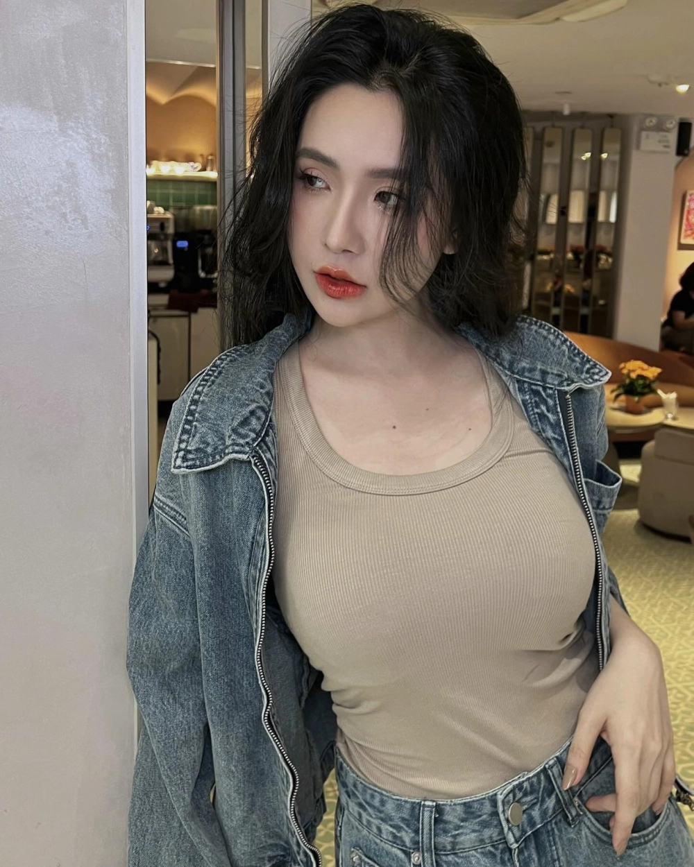 Vẻ đẹp quyền lực của Viên Vibi Bà Trùm Nông Sản