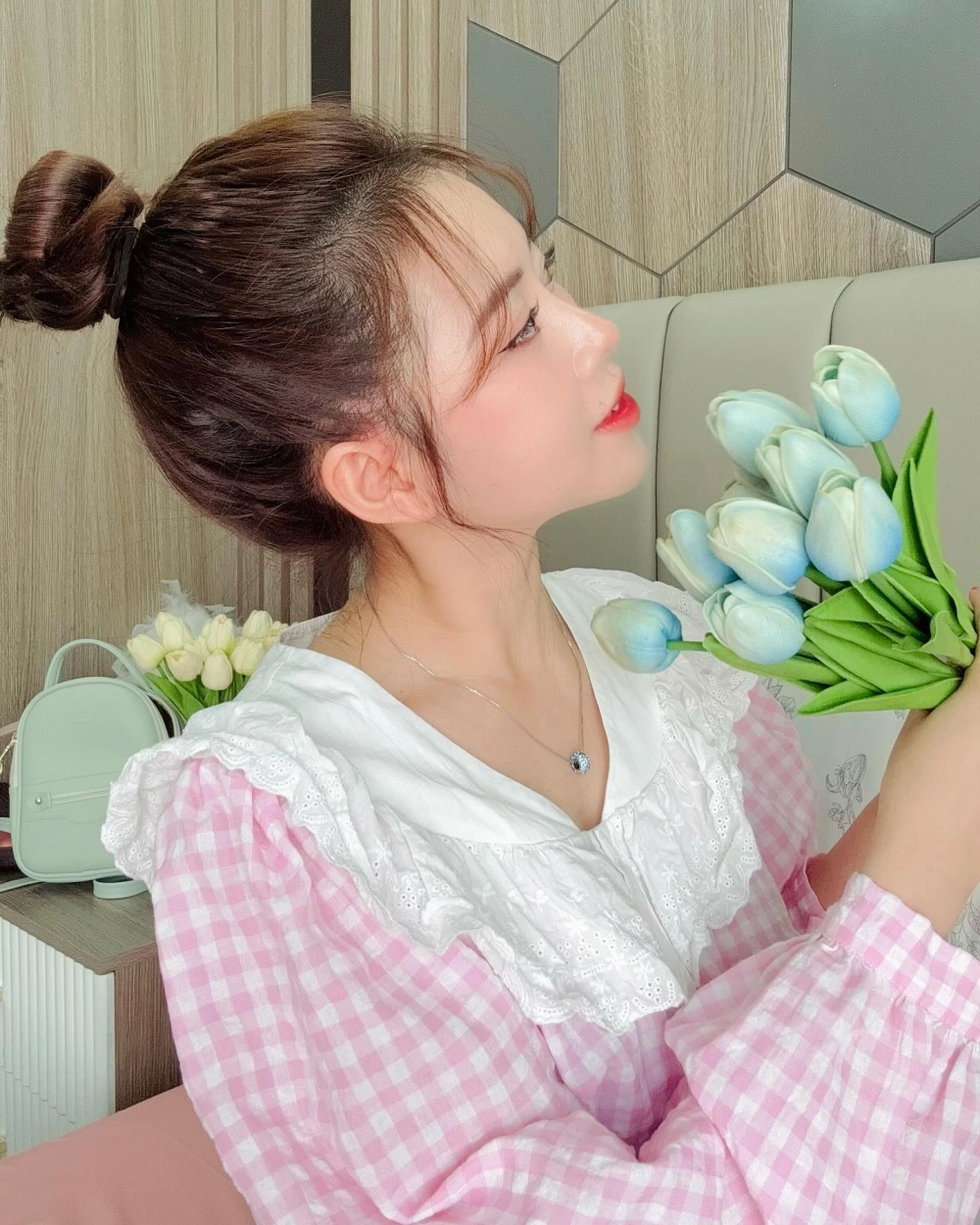 việt phương thoa bao nhiều tuổi khiến dân mạng tò mò không ngừng