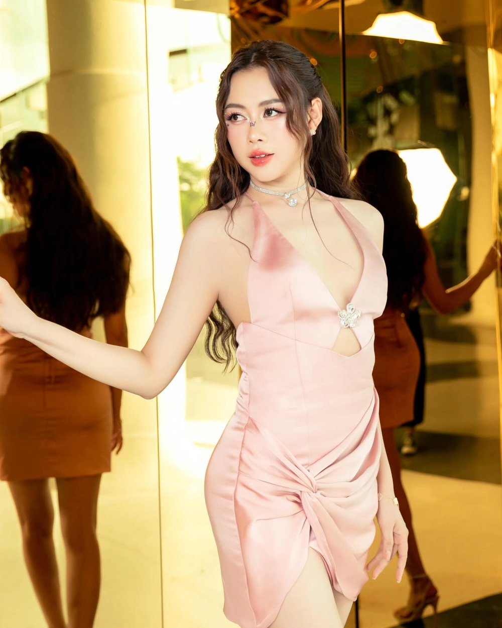 tiktoker việt phương thoa nổi bật với chất riêng không lẫn vào đâu