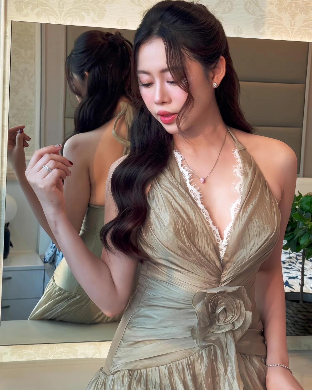 Tiểu sử của Việt Phương Thoa