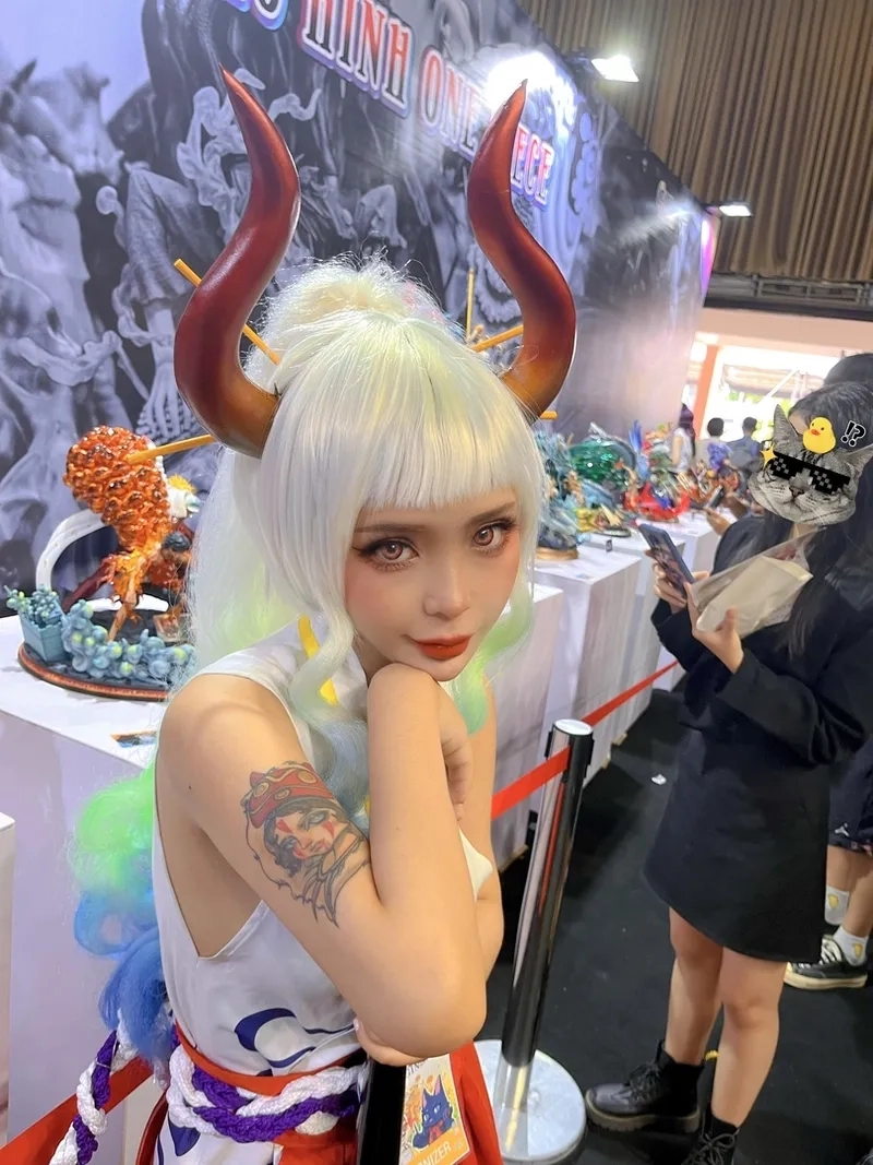 Cosplay Yamato One Piece rực rỡ làm bạn mê mẩn