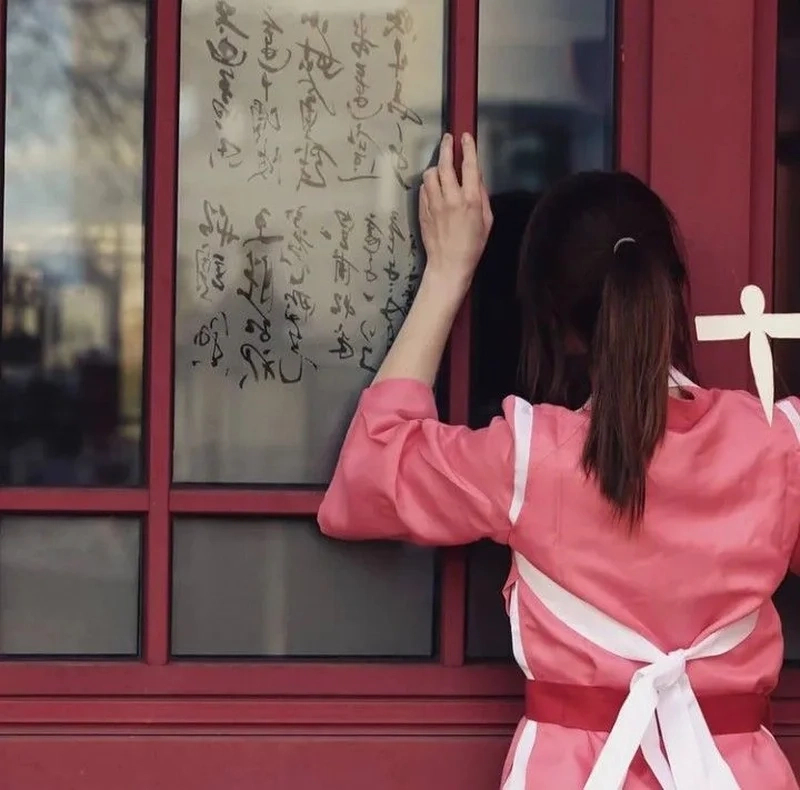 Chihiro cosplay spirited away chân thực và đầy cảm xúc