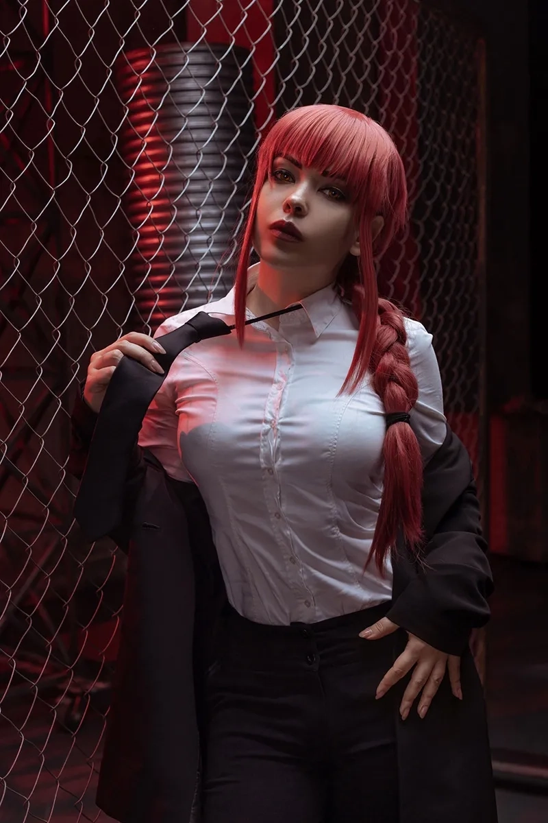 Cosplay Makima sexy khiến cộng đồng mạng trầm trồ