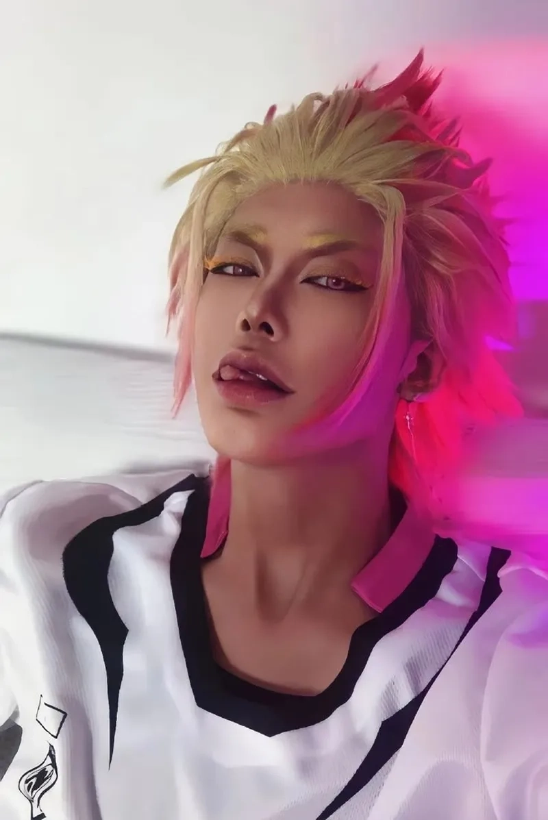 Cosplay Shidou tái hiện khí chất nổi loạn cực kỳ ấn tượng