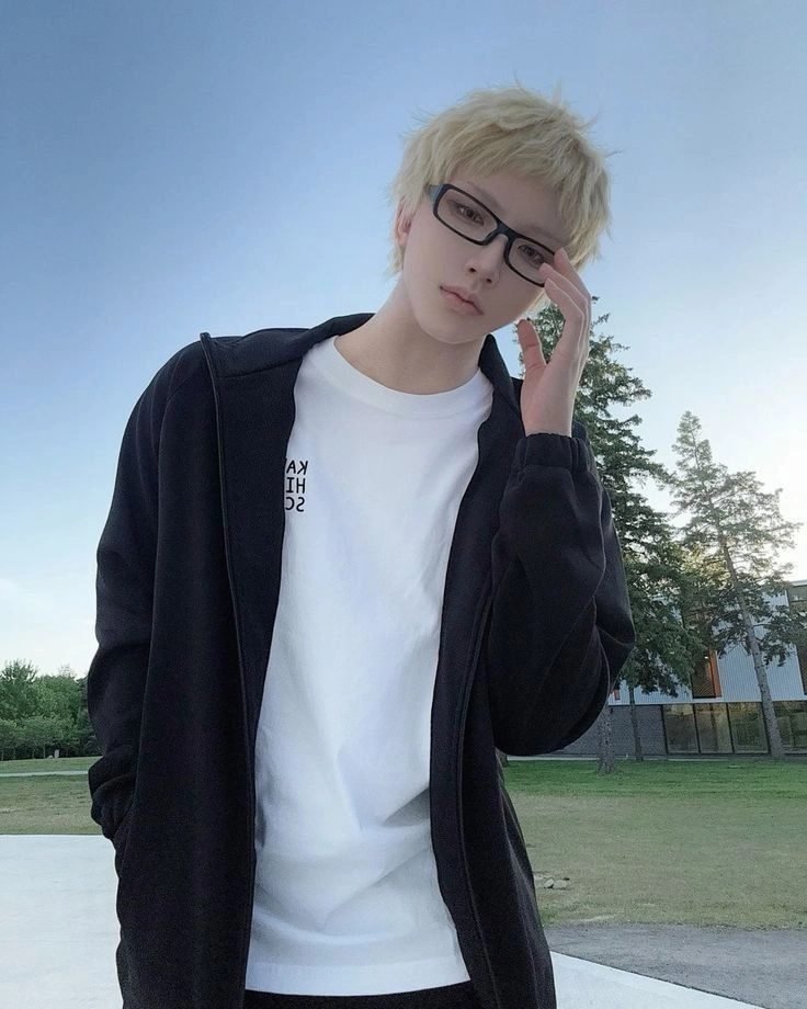 Cosplay Tsukishima với tạo hình chuẩn không cần chỉnh