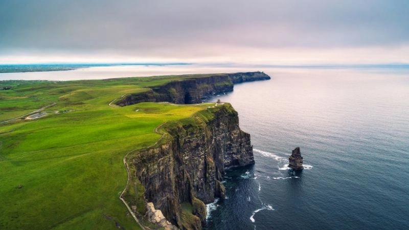 Vẻ đẹp Cliffs of Moher cùng cảnh biển ngoạn mục hiếm có