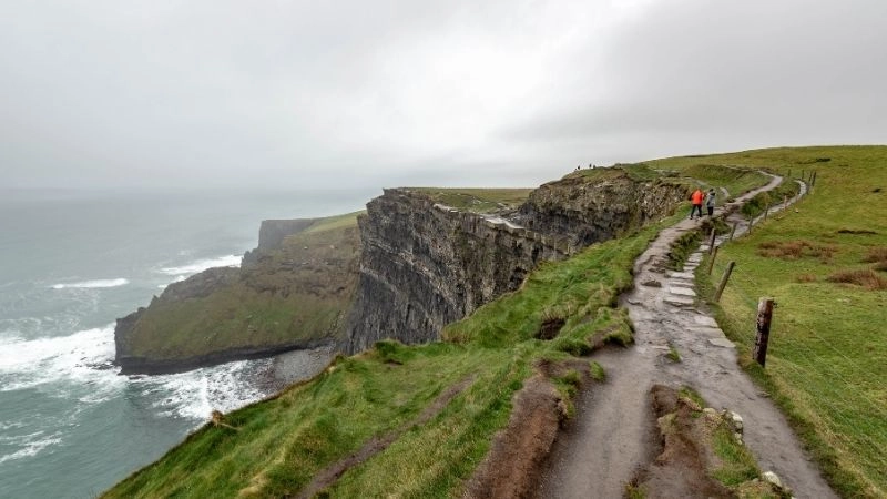 Đường mòn hiking vách đá Moher