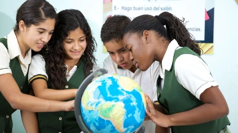 Châu Á địa hình và khoáng sản