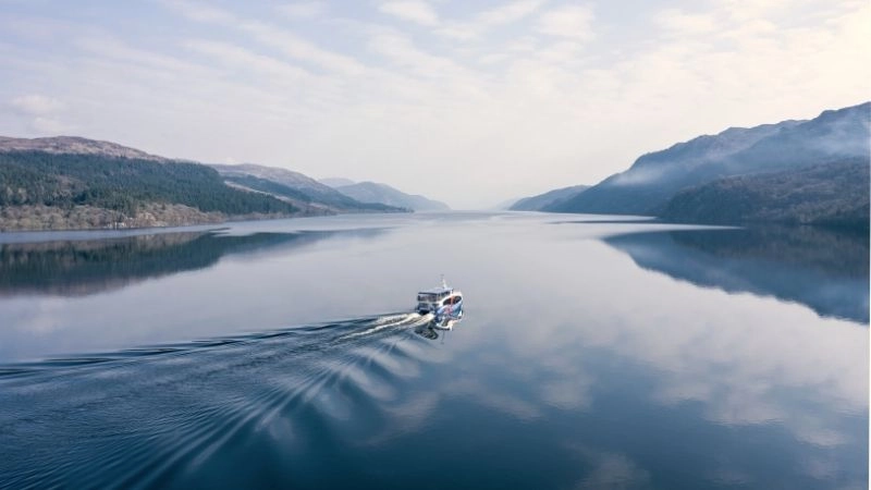 Du thuyền hồ Loch Ness 