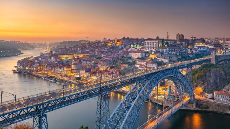 Cầu Dom Luis là biểu tượng kiến trúc Porto