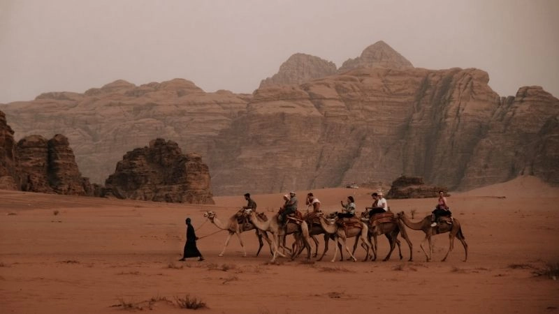 Cưỡi lạc đà Wadi Rum