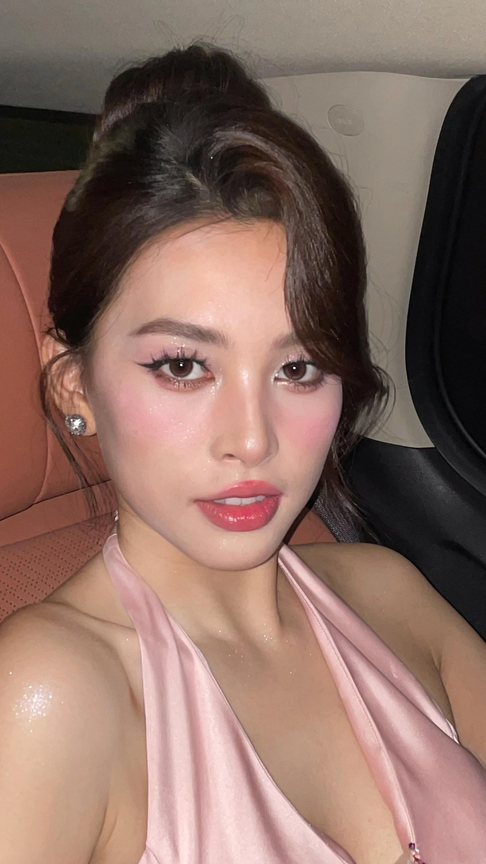 Ảnh gái mặc bikini đi ngủ toát lên vẻ đẹp gợi cảm quyến rũ thu hút.