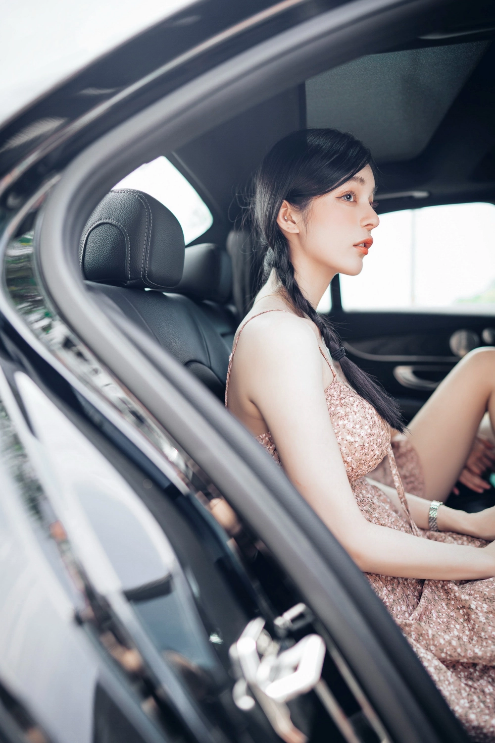 Ảnh gái sexy khoe vú thể hiện nét đẹp gợi cảm táo bạo đầy sức hút.