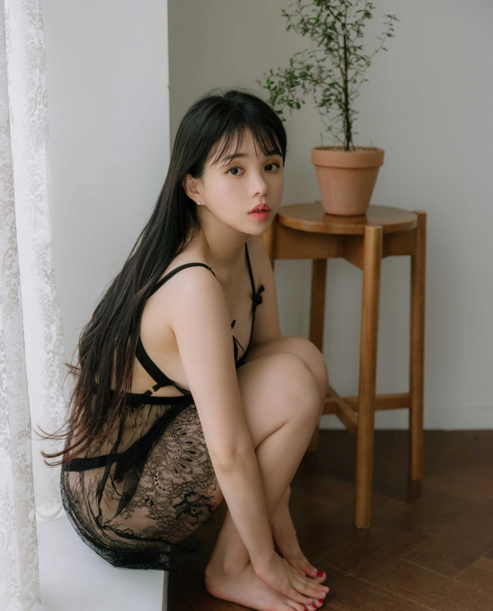 Ảnh gái xinh mặc bikini hở lồn thể hiện nét đẹp táo bạo sexy cuốn hút.