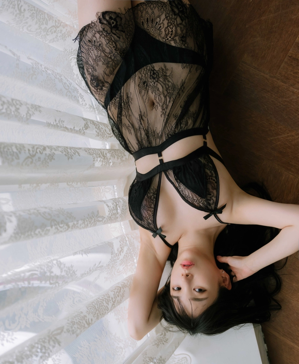 Ảnh bé gái mặc bikini mang nét đẹp thanh xuân gợi cảm đầy sức sống.