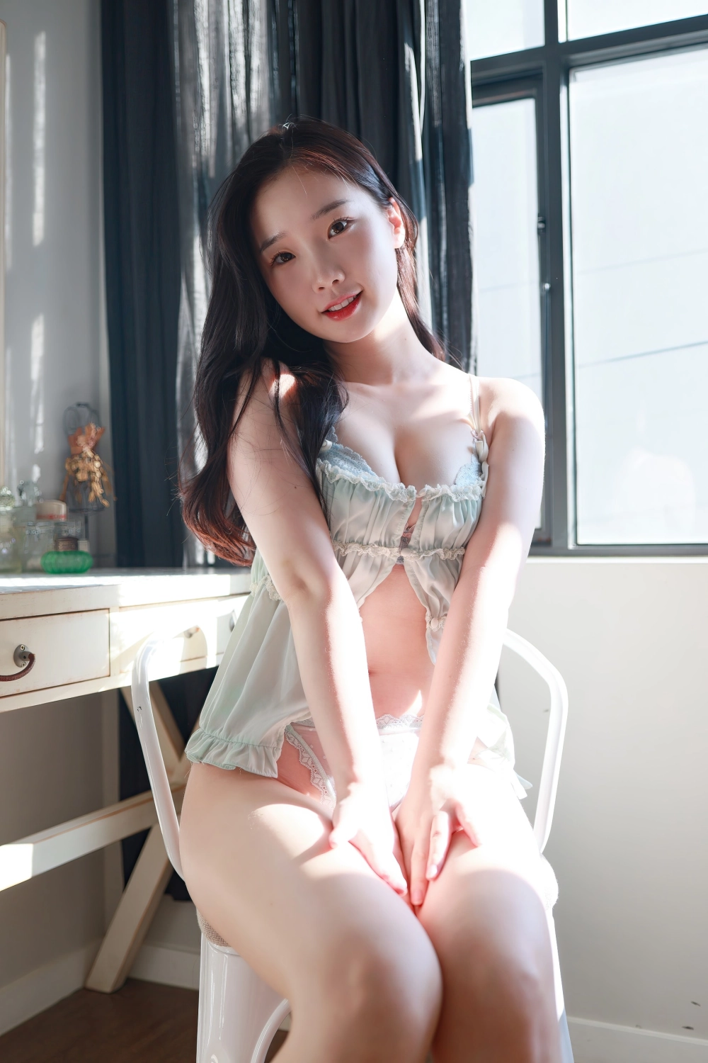 Gái xinh vú to tự sướng thể hiện nét đẹp táo bạo sexy đầy thu hút.