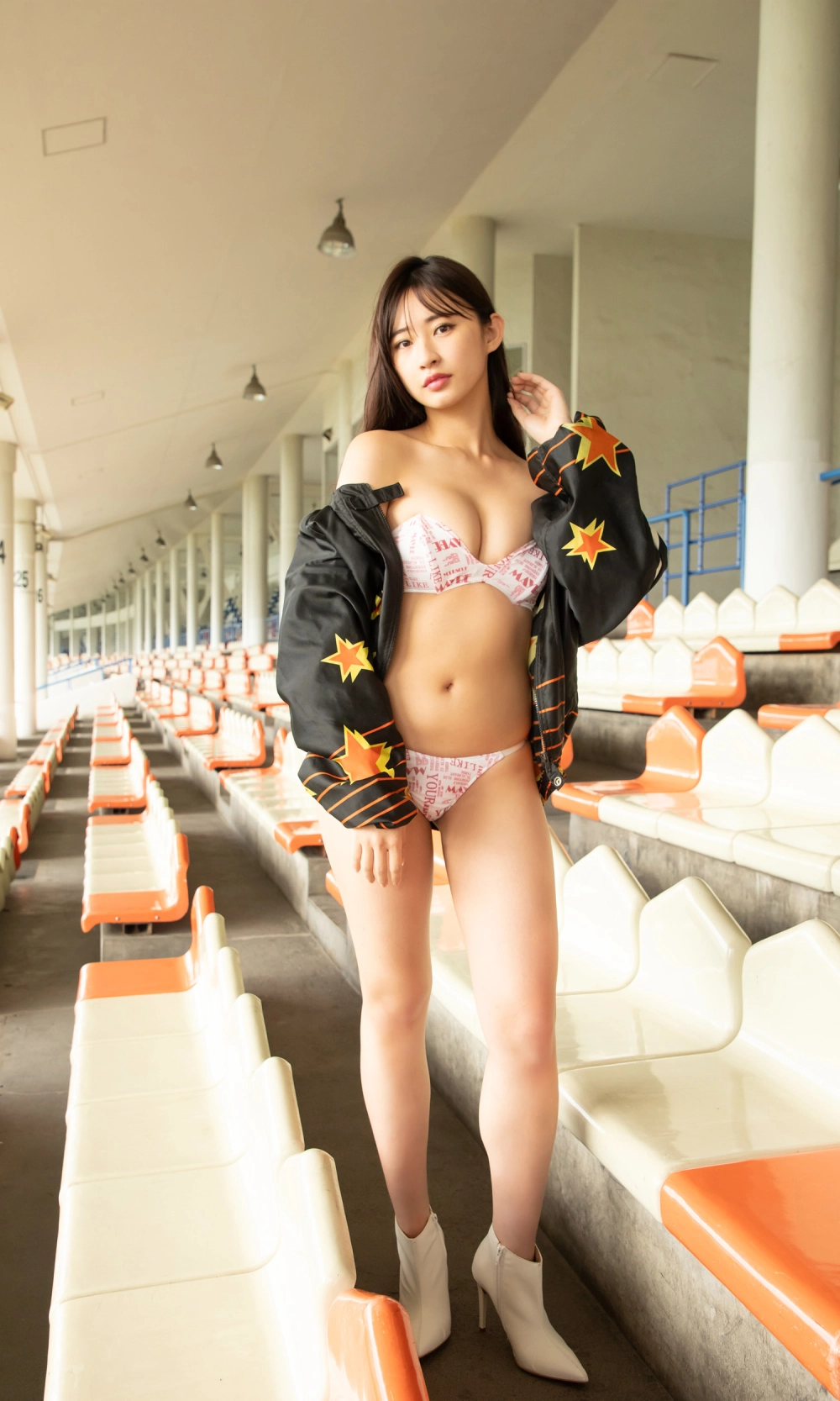 Sex gái xinh vú bự VN toát lên vẻ đẹp gợi cảm quyến rũ đầy sức hút.