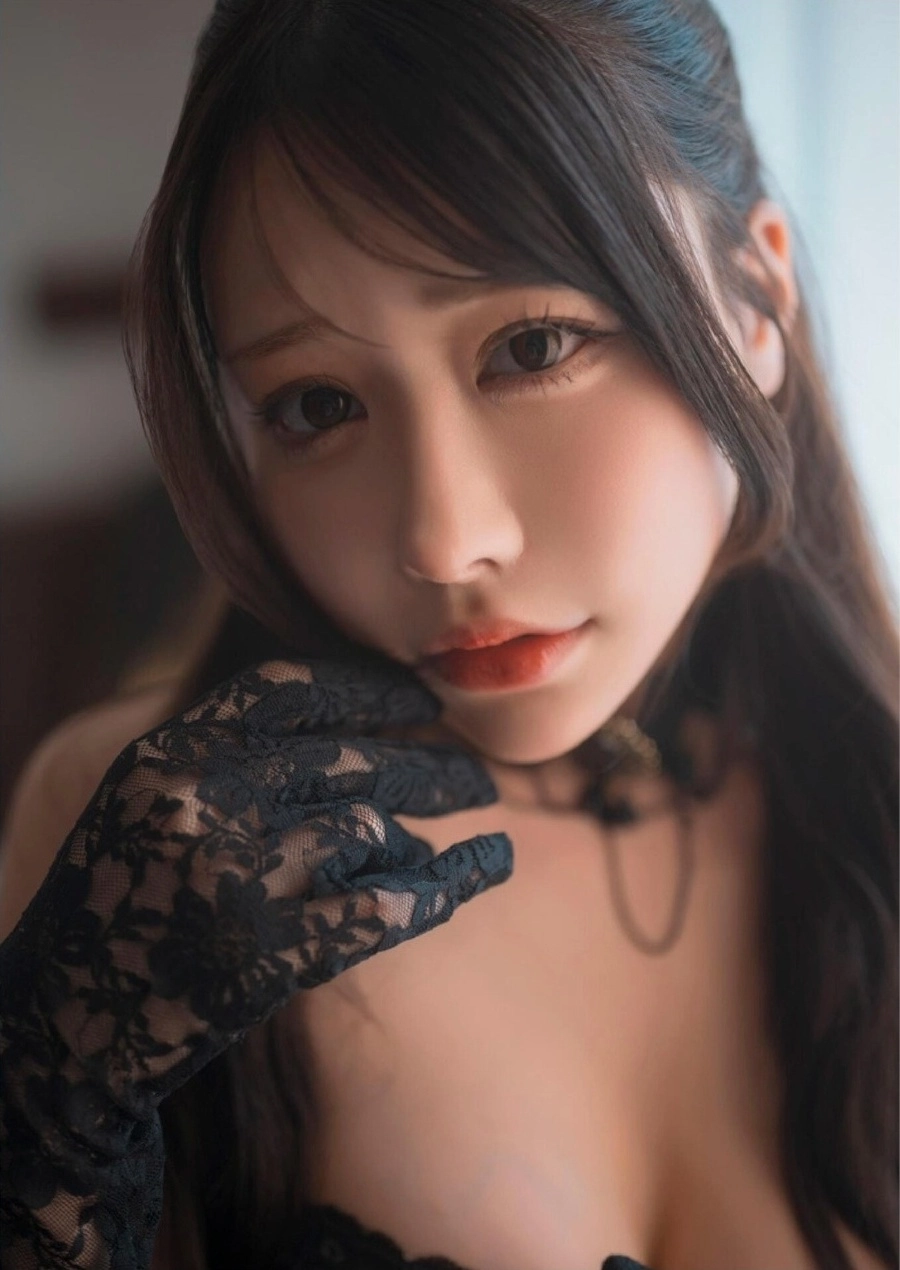 Anh gái xinh vú bự mang nét đẹp sexy bốc lửa đầy cuốn hút ánh nhìn.