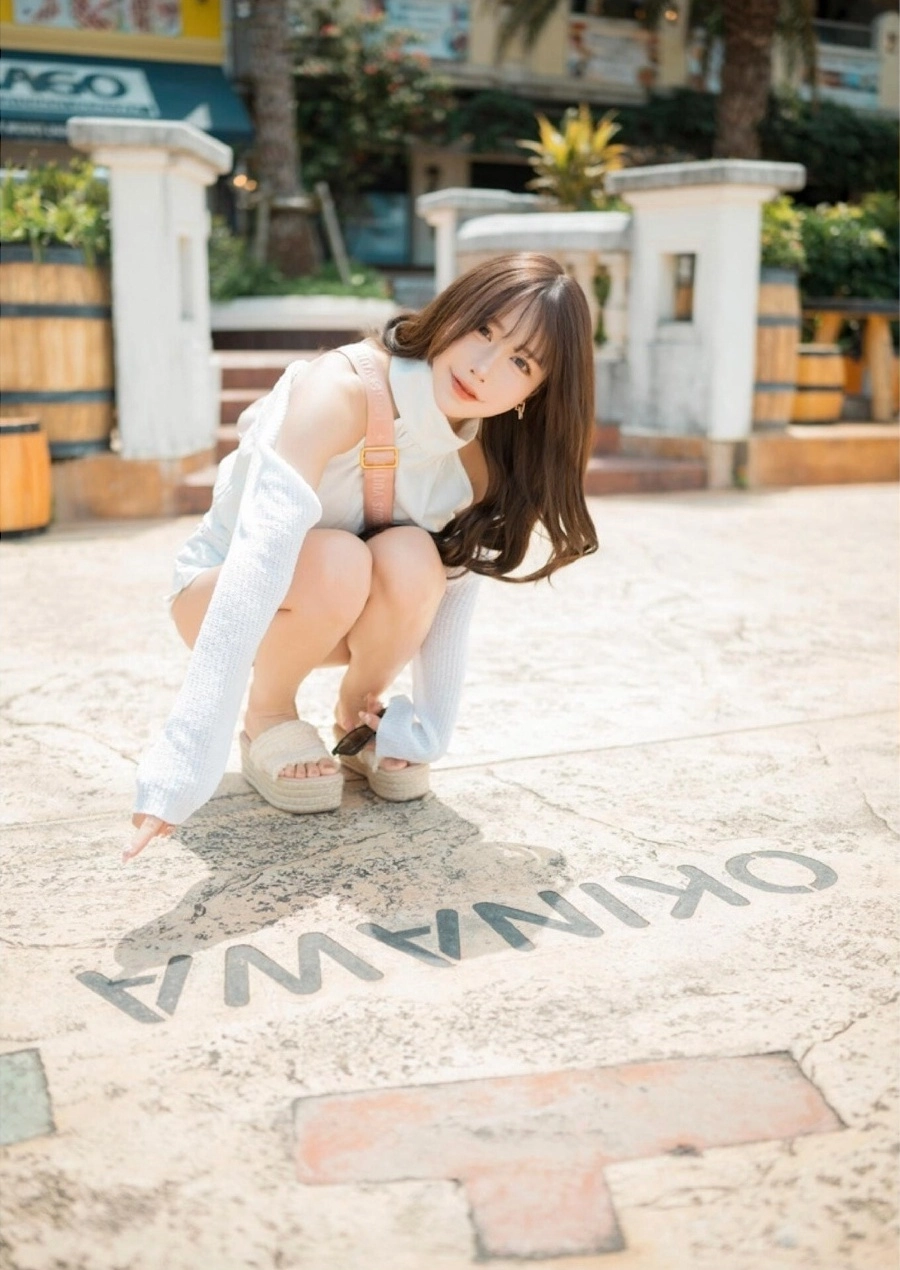 Gái xinh sâu vú mang nét đẹp gợi cảm táo bạo đầy sức hấp dẫn.