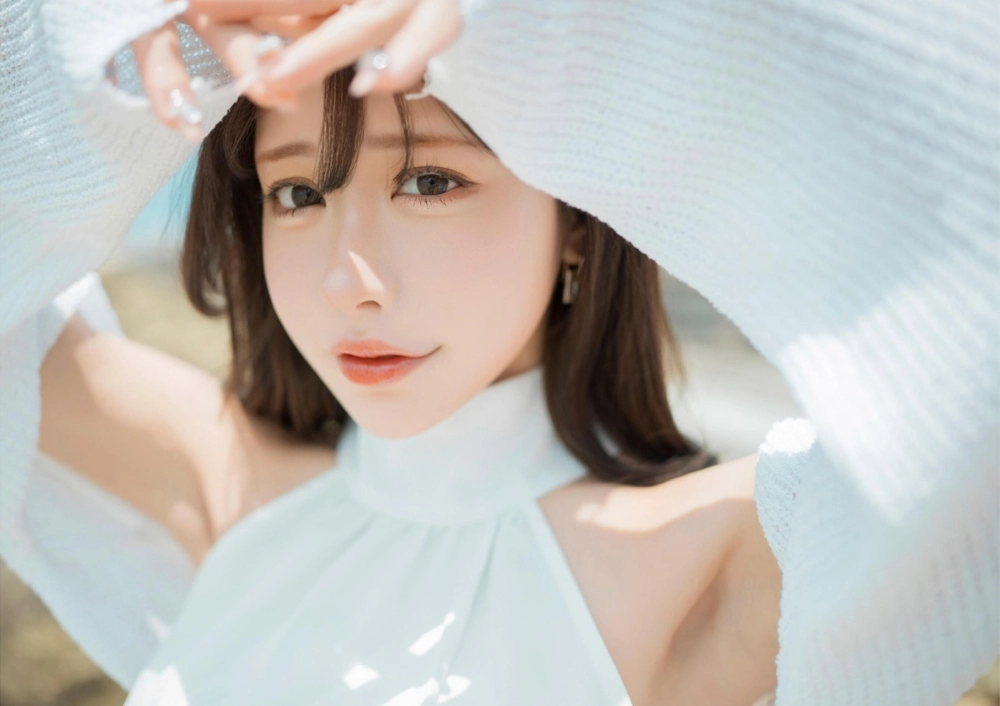 Gái xinh vú bự bikini toát lên vẻ đẹp sexy bốc lửa đầy thu hút.